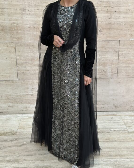 Kaftan 8 Black (with hijab)